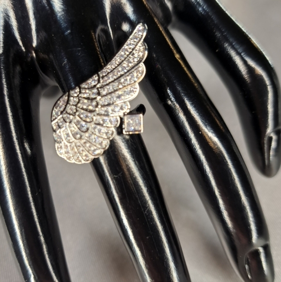 GORGOUS,ANGEL 1/2 WING Ring - Picture 3 of 5